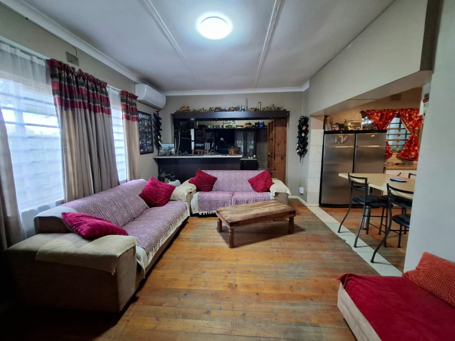 4 Bedroom Property for Sale in Oakdale Western Cape
